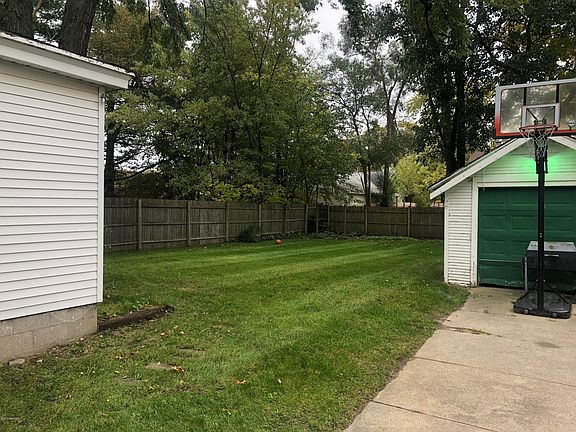 4th image of 1056 Ardmore St SE