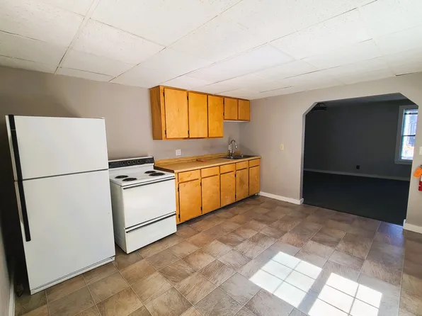 799 Railroad St APT 3, Saint Johnsbury, VT 05819