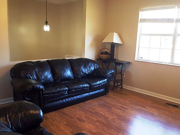 5th image of 760 Crab Apple Ln SE