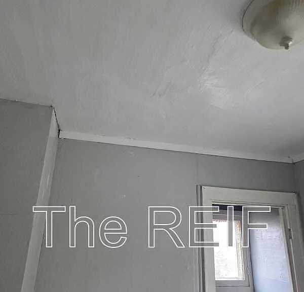 1023 Barrie Ave — Photo 6