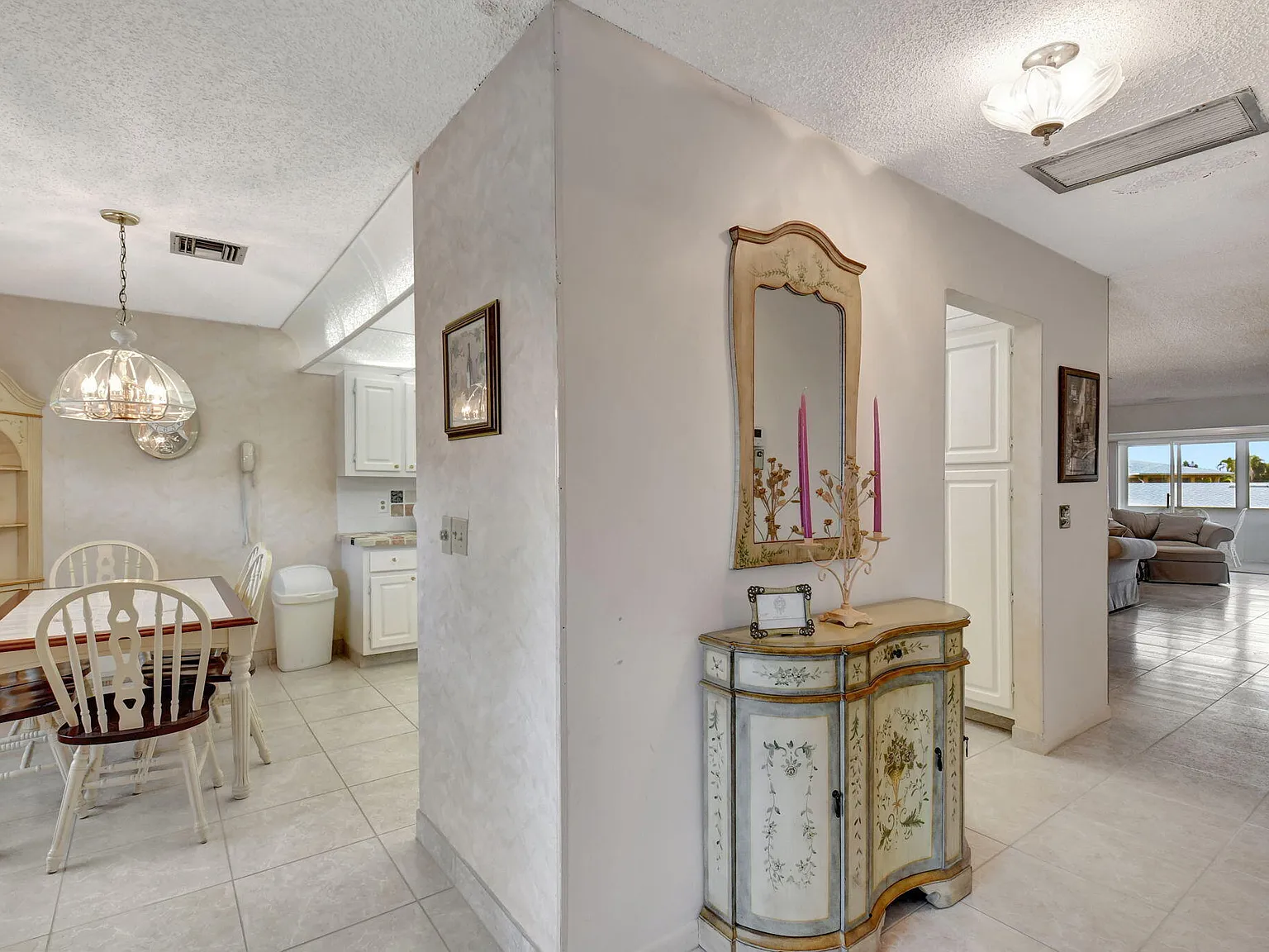 2 bed, 2.0 bath, 1335 sqft, $3,000 — Photo 4