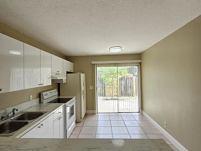 4795 Orleans Ct #B — Photo 7