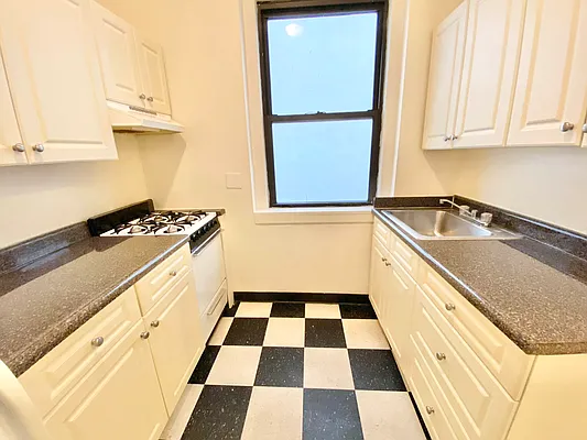 Rented by Oxford Property Group | media 10