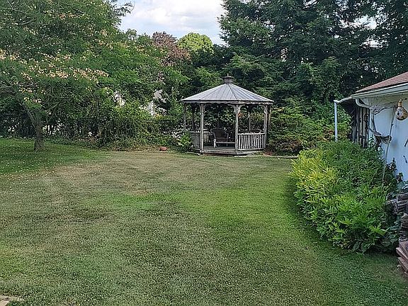 5th image of 4 Circle Dr