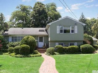 4 Plum Pl, Islip, NY 11751