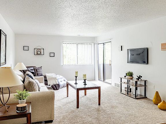 4th image of 307 Holly Hills Dr #1