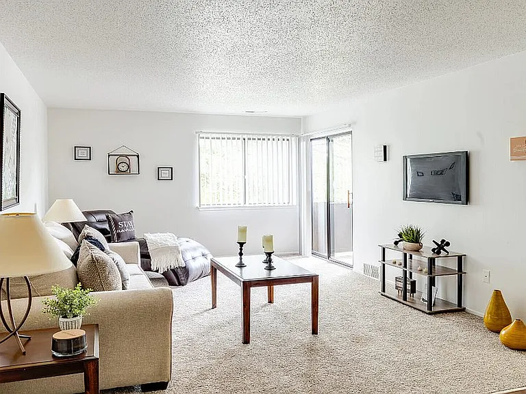 Pine Hill Apartments — Photo 4