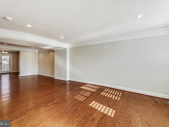 3rd image of 913 1st St