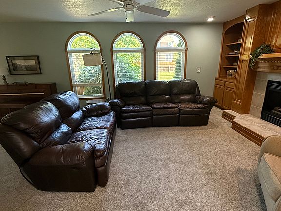 4th image of 14903 Rosewood Dr