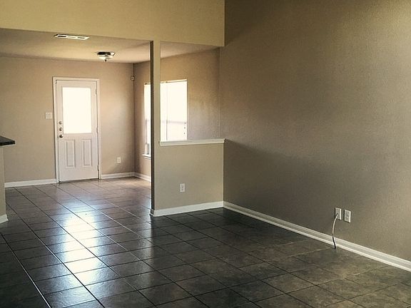 3rd image of 620 Noble Grove Ln