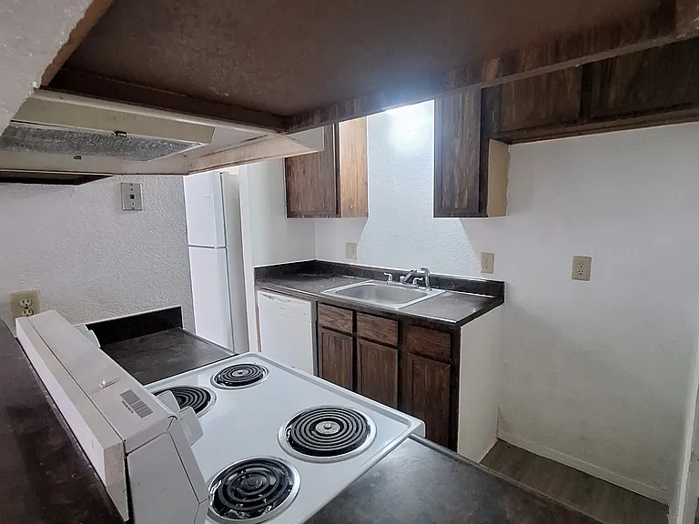 2217 E 66th Pl #910 — Photo 2
