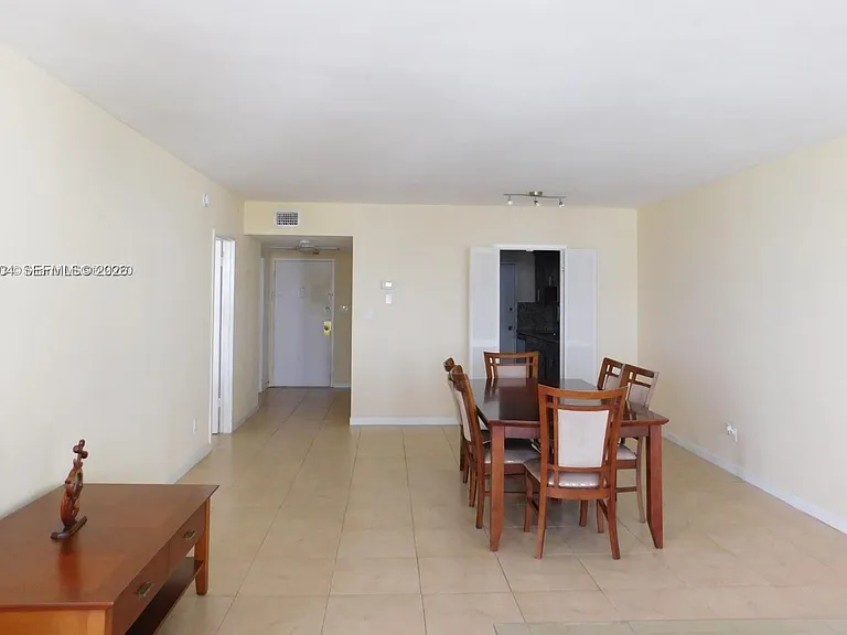 5401 Collins Ave #1213 — Photo 21