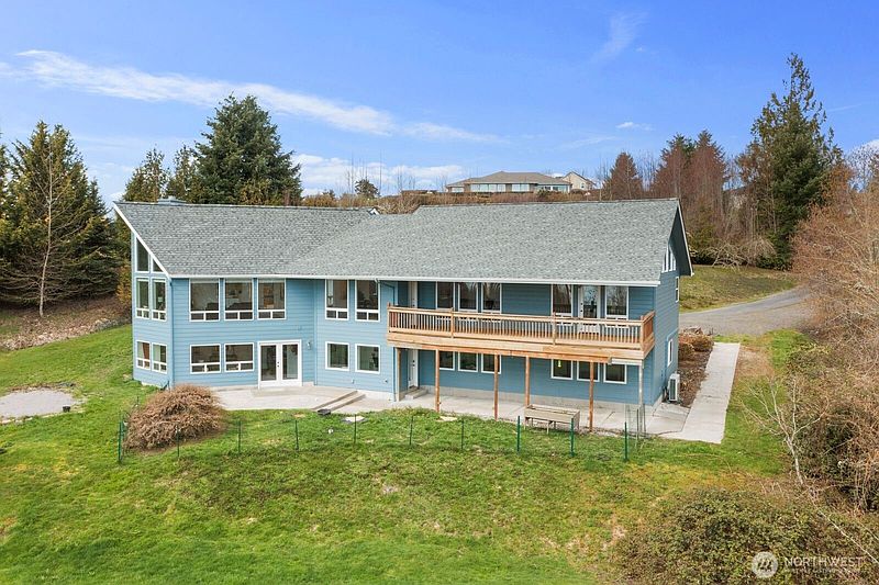 3rd image of 211 Basswood Drive