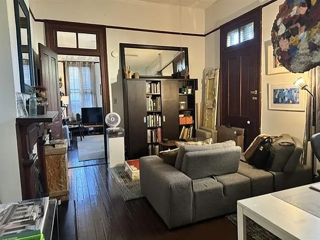 2 bed, 1.0 bath, 700 sqft, $1,385 — Photo 2