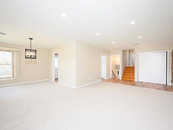 4th image of 2916 Downing Ave