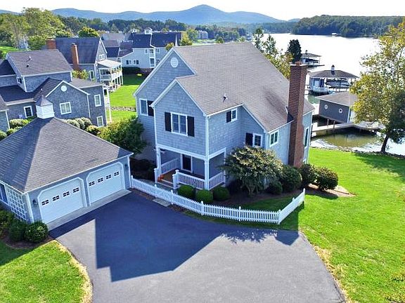 3rd image of 245 Sconset Dr
