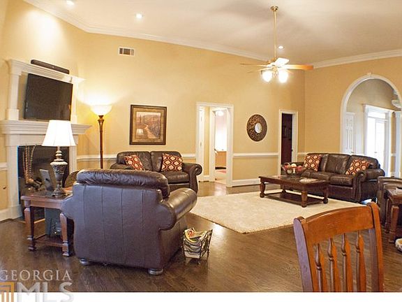 2nd image of 1021 Forest Hills Dr SE