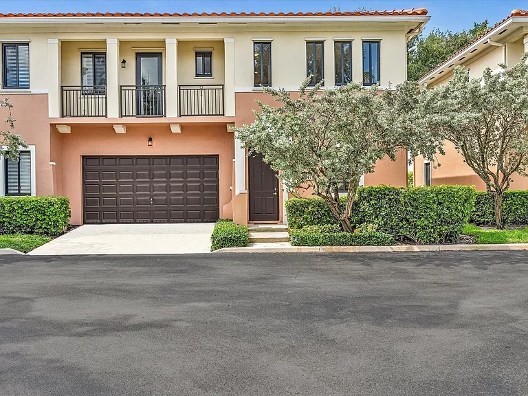 2414 Venetian Way — Photo 26