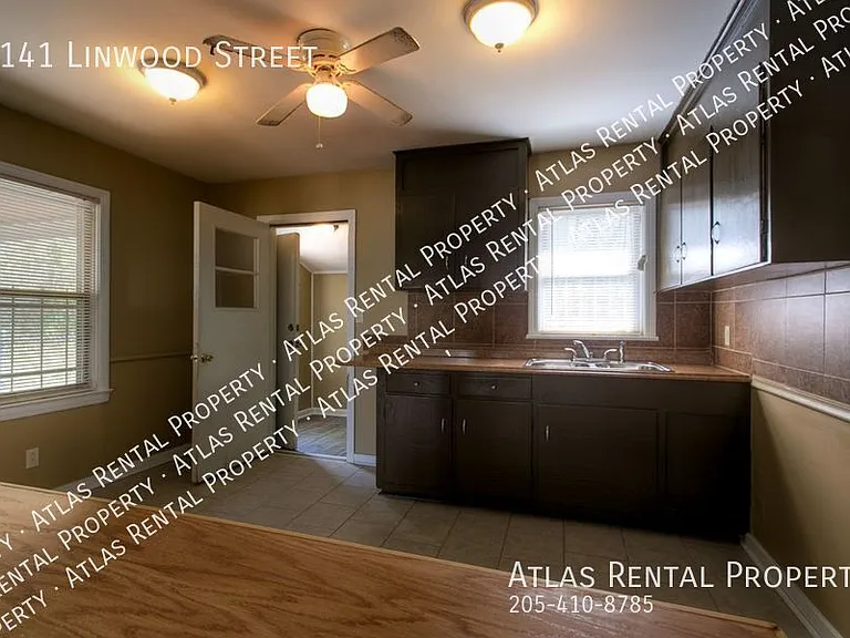 1141 Linwood St — Photo 7