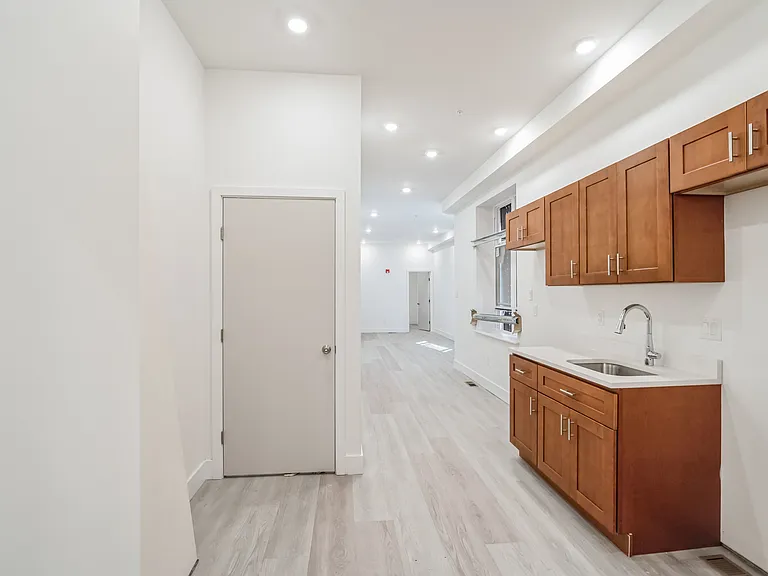 513 N 63rd St #4 — Photo 15