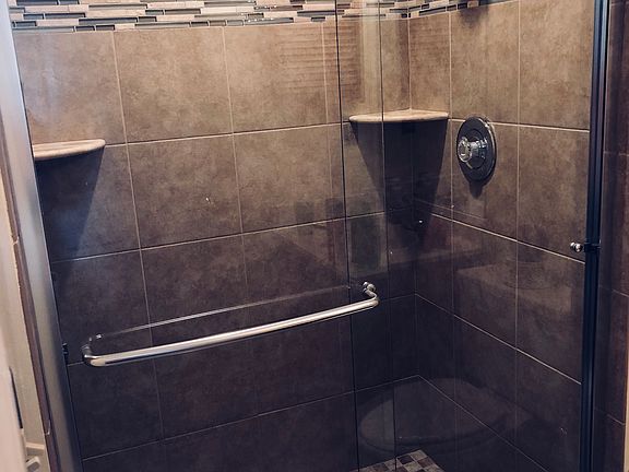 3rd image of 329 Heritageoak Ct