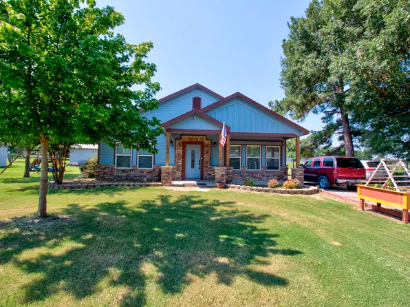 406 W Elm St, Collinsville, TX 76233