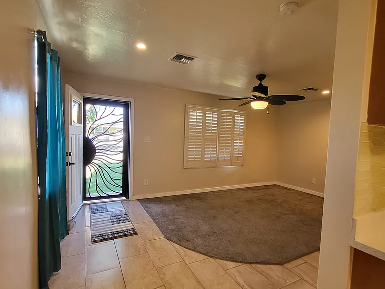 1040 N 27th Pl — Photo 29