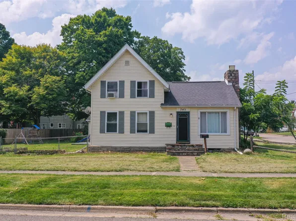 745 N Calhoun St, Lapeer, MI 48446