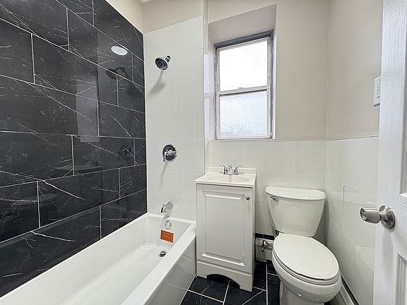 5th image of 171 Delaware Ave APT 11