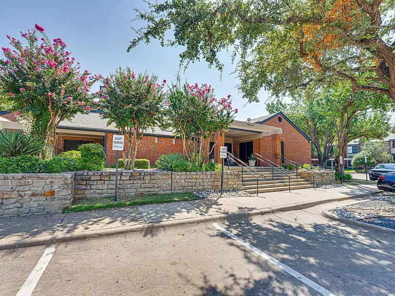 Indian Creek Apartments — Photo 41