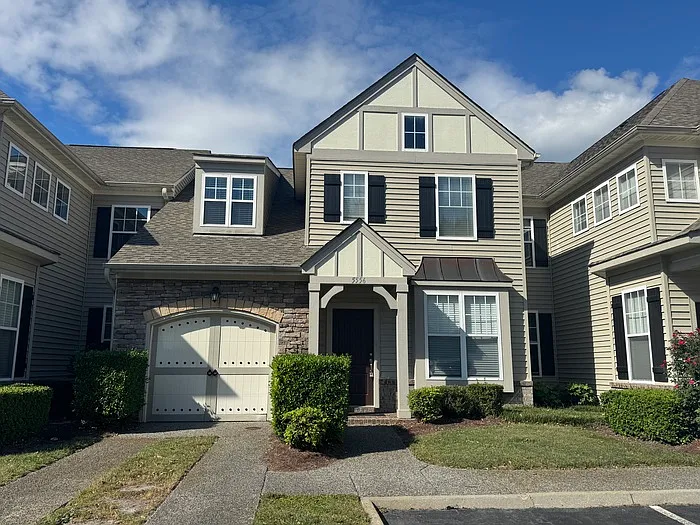 3 bed, 2.5 bath, 1900 sqft, $2,750 — Photo 2