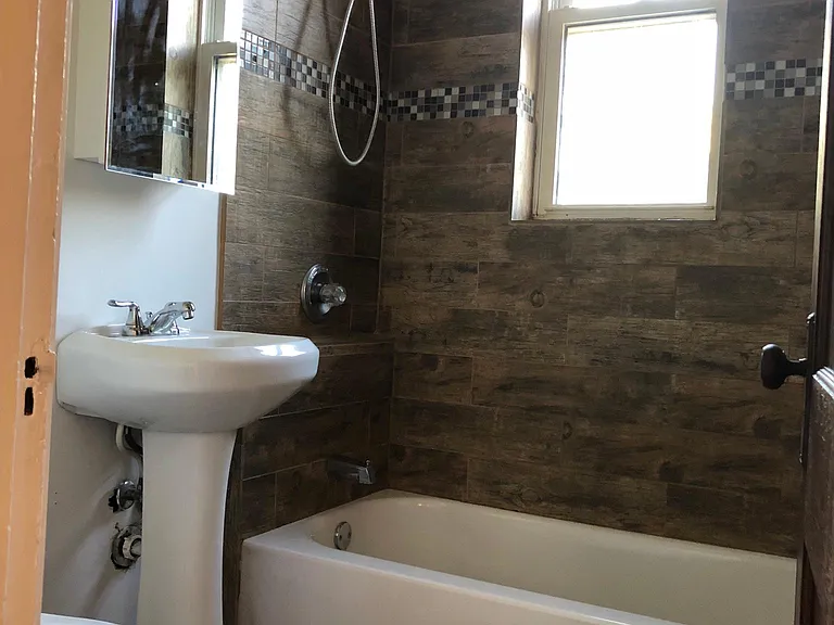 1250 N Rockwell St #3 — Photo 5