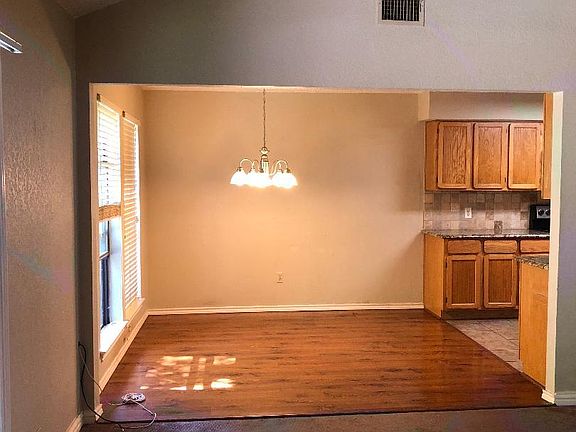 5th image of 3725 Devonaire Dr #1