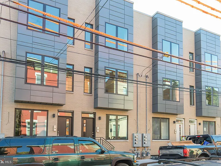 2406 W Master St #2 — Photo 1