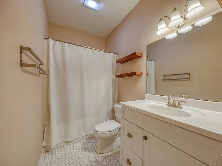 141 Northwestern Ave — Photo 14