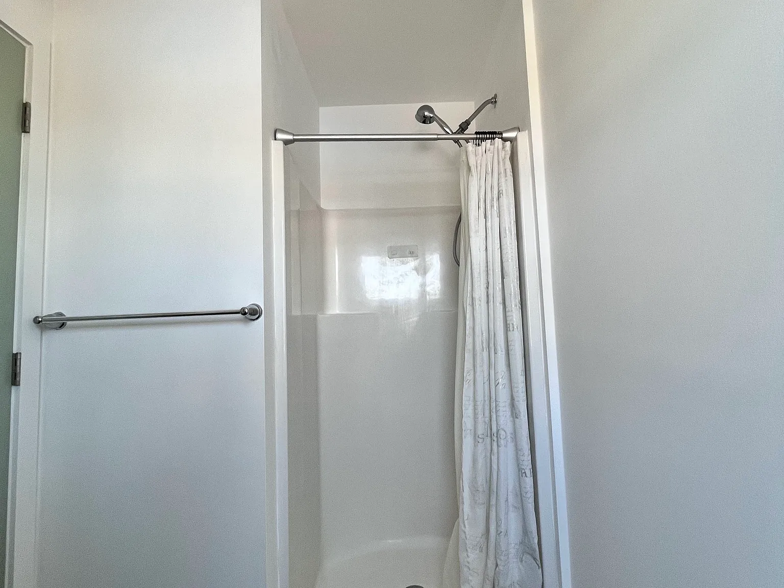 1 bed, 400 sqft, $2,200 — Photo 4