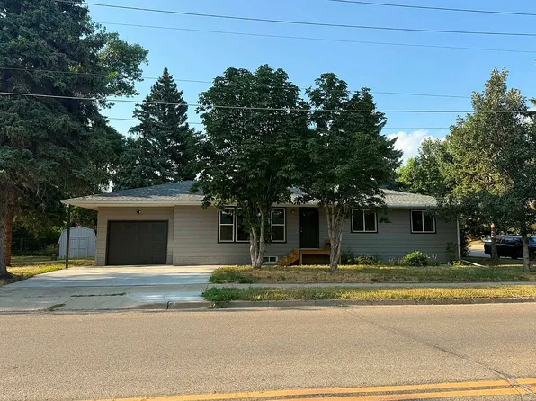4 16th Ave SW, Minot, ND 58701