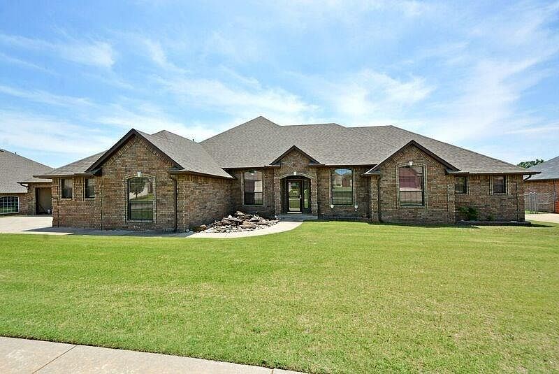1st image of 841 Golden Pond Dr