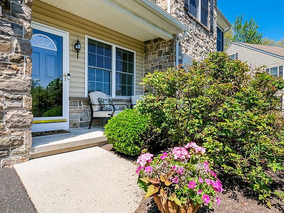 3rd image of 23 Woodspring Cir