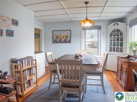 5th image of 1451 Stanley Ave