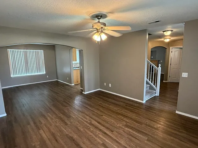4 bed, 2.5 bath, 2176 sqft, $2,850 — Photo 3