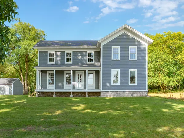 135 Golfview Dr, Plainwell, MI 49080