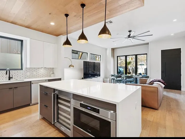 707 E Live Oak St #1 — Photo 1