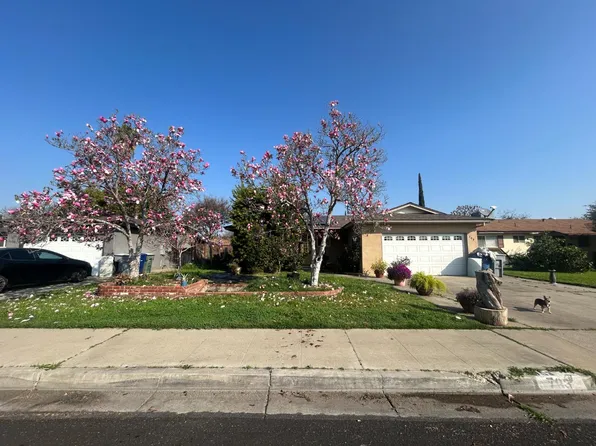703 W Holland Ave, Clovis, CA 93612