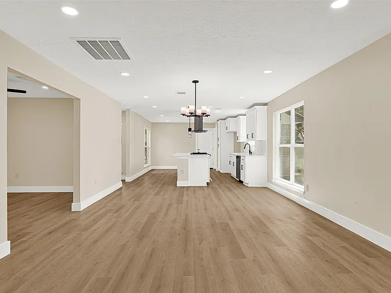 3203 Falling Brook Dr — Photo 12