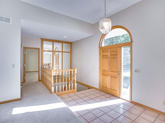 3rd image of 15 Flanigan Dr