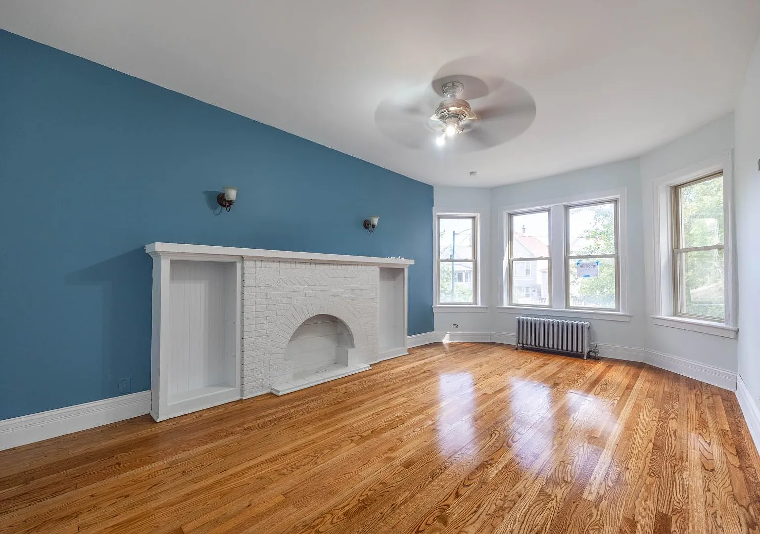3 bed, $2,400 — Photo 3