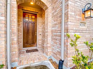8219 Peppervine Ct, Conroe, TX 77385