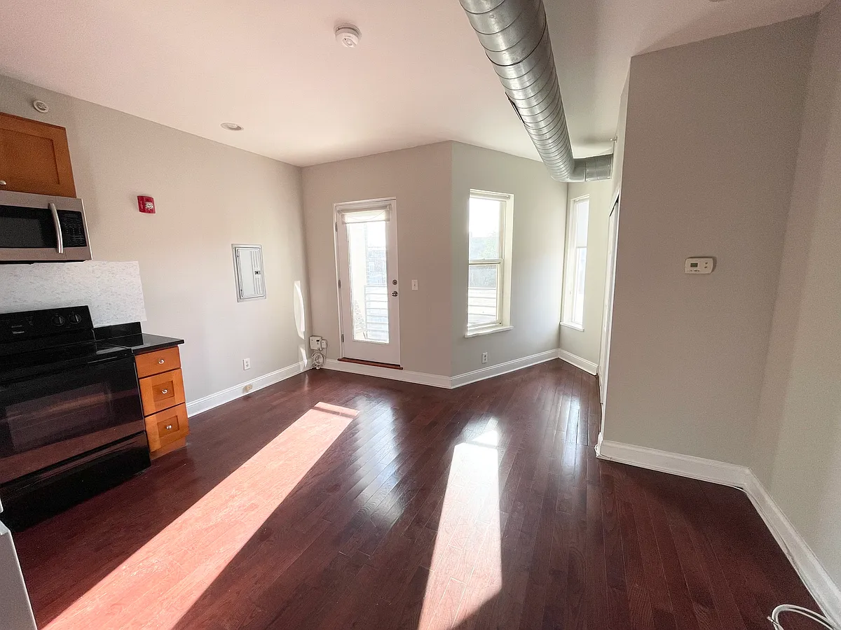 Photo 2 of 19 - 1613 Frankford Ave #3F - Philadelphia, PA Building Photo - 1613 Frankford Ave #3F