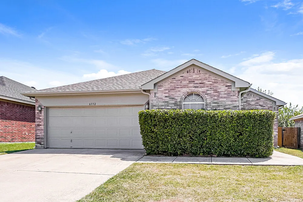 3 bed, 2.0 bath, 1601 sqft, $2,180 — Photo 1